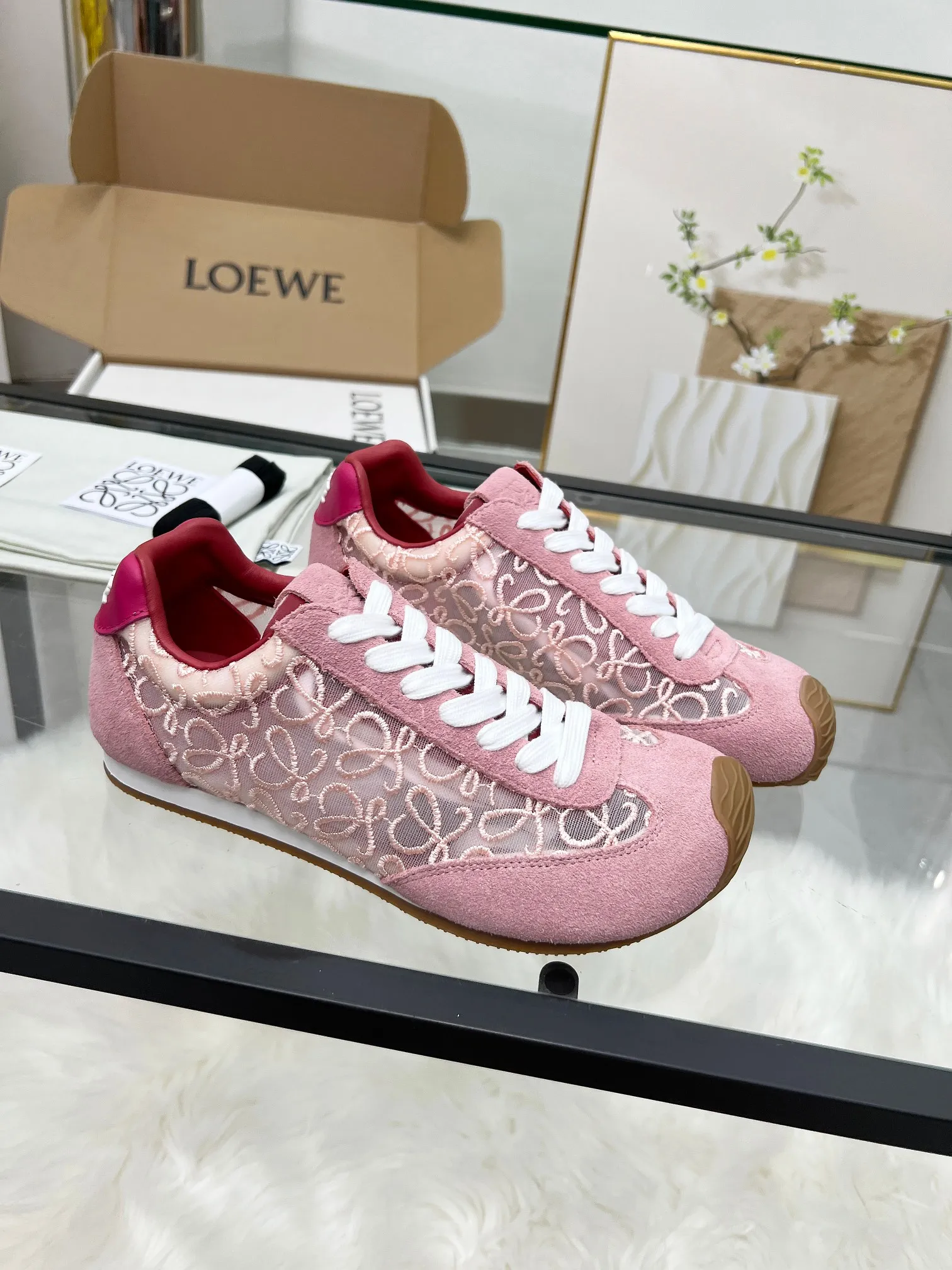 👟👟Ex-factory price 460👟👟 Men's size +10 2025 early spring new style, same style as Wang Yibo! Loewe Ballet Runner 2.0 sneakers for couples. New color matching retro series running shoes. Standard size: women's size 35-40, button +10. Men's size. 39-45, button ➕10.